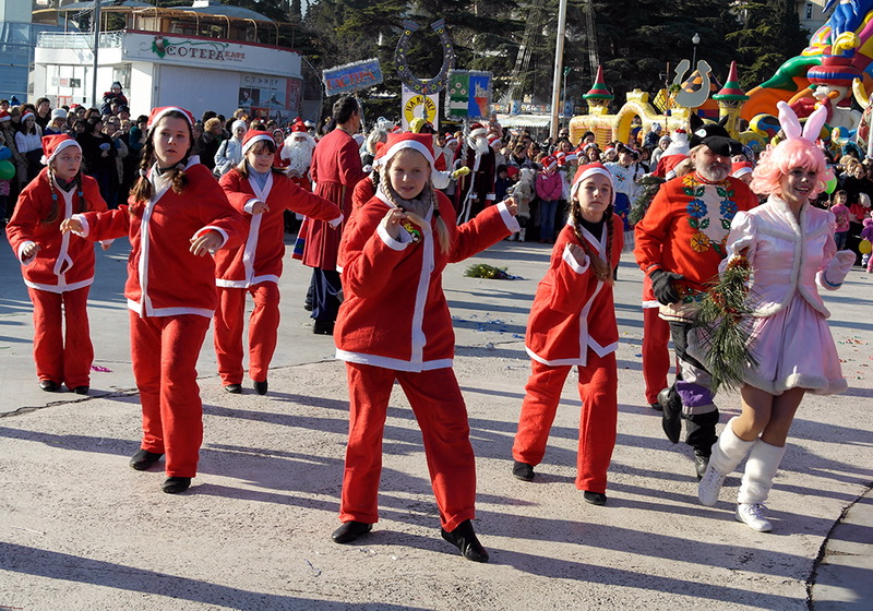 В Ялте состоялся ежегодный «Мороз-парад»