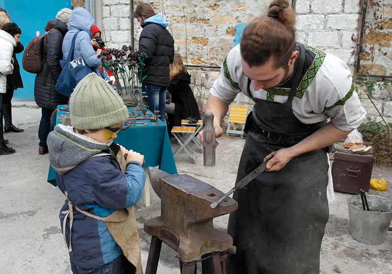 В Ялте прошла предновогодняя ярмарка рукоделия