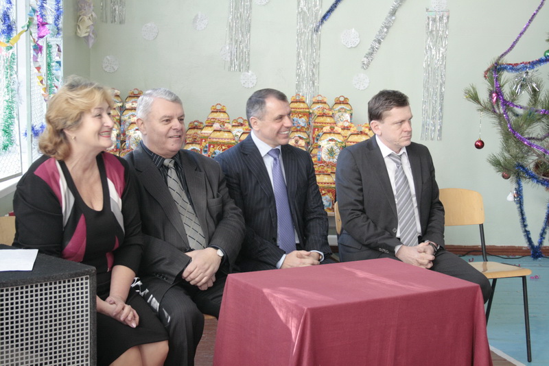 Крымский спикер поздравил школьников Научного с новогодними праздниками