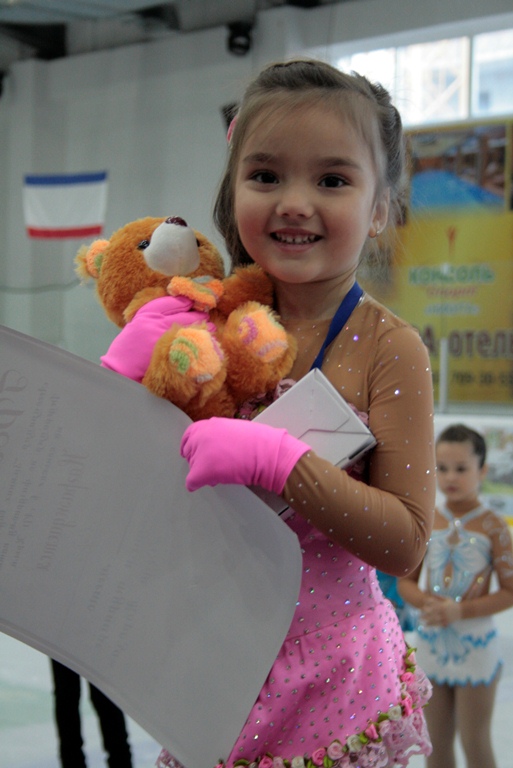 В Симферополе завершился новогодний турнир по фигурному катанию среди детей