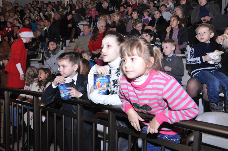 В симферопольском цирке открыли главную елку Крыма