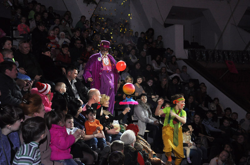 В симферопольском цирке открыли главную елку Крыма