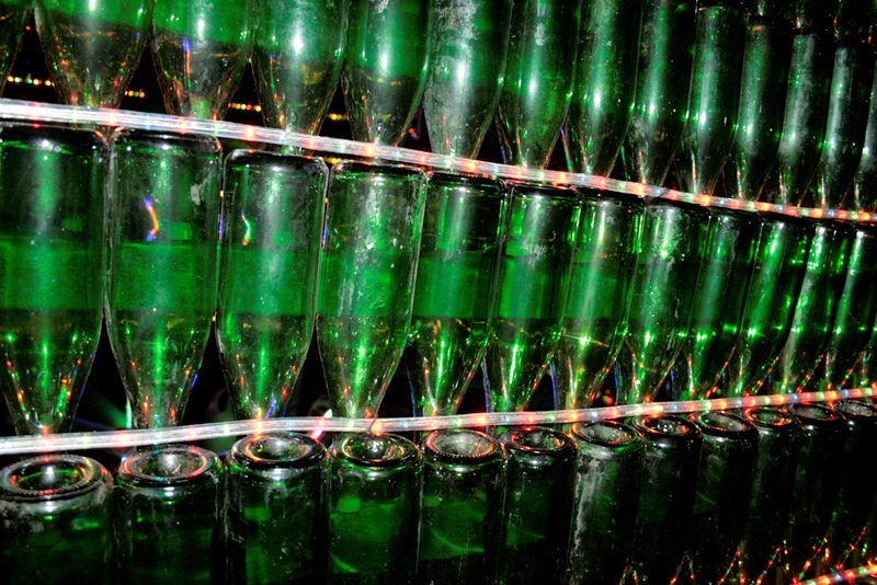 В Новом Свете установили самую большую в Украине елку из винных бутылок