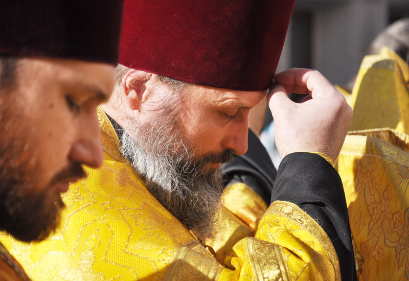 В Симферополе провели молебен у рождественского вертепа