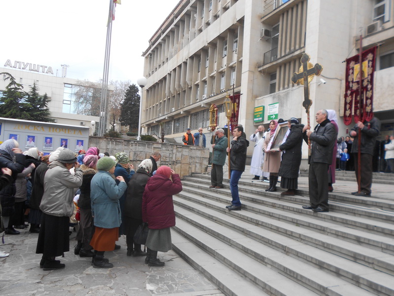 В Алуште прошел Рождественский крестный ход