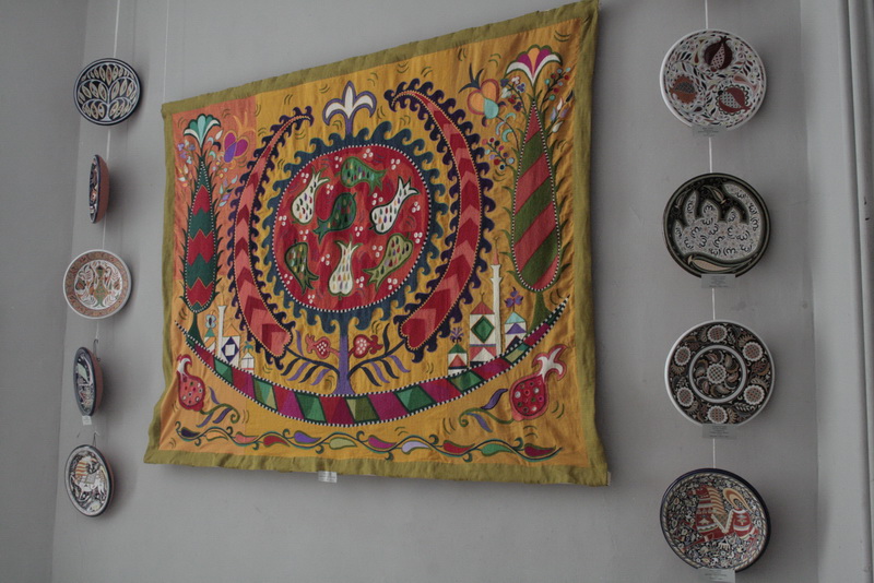 В Симферополе открылась выставка декоративного искусства 