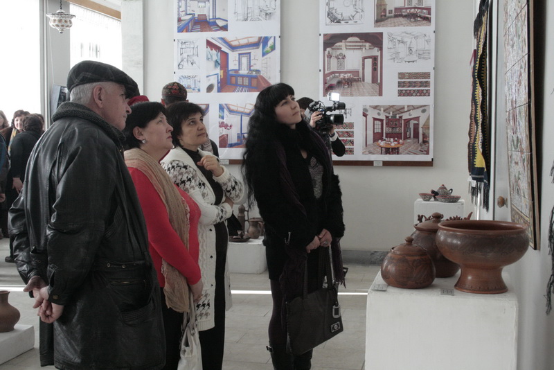 В Симферополе открылась выставка декоративного искусства 