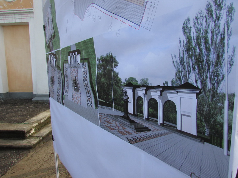 Власти Симферополя пообещали разобраться с долгостроями в парке Шевченко