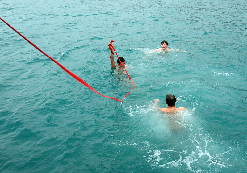 В Ялте Крещение отметили крестным ходом и купанием в море