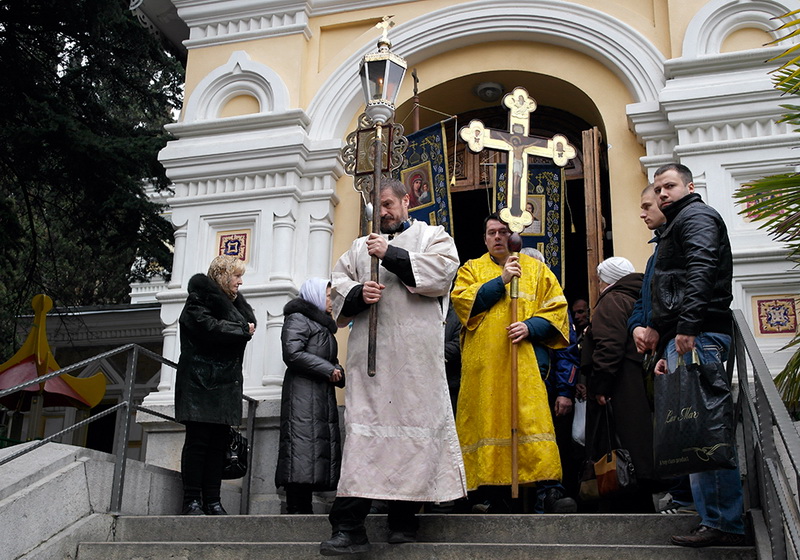 В Ялте Крещение отметили крестным ходом и купанием в море