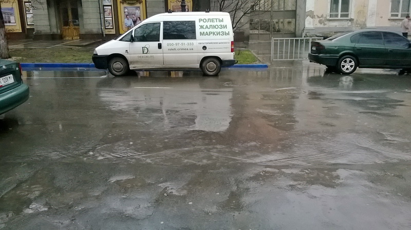 Дождь затопил улицы Симферополя