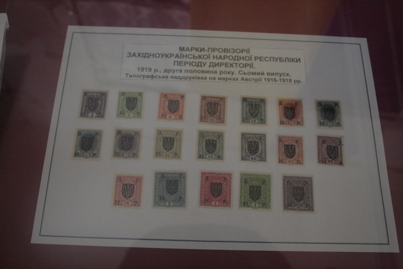 В Симферополе открылась выставка ко Дню Соборности Украины