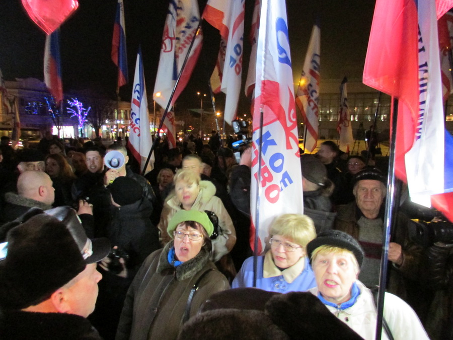 В Симферополе прошла мирная акция «Стоп майдан» 