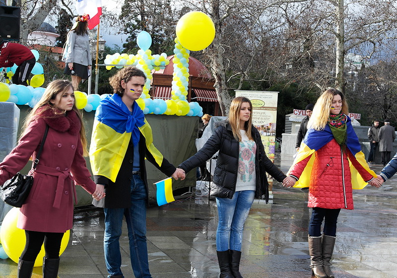 Ялтинцы объединились в живую цепь