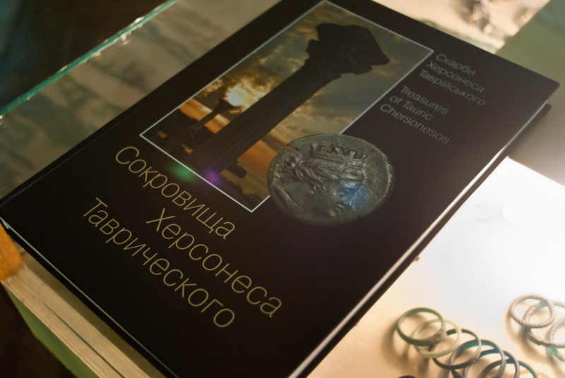 В Севастополе презентовали фотоальбом о Херсонесе