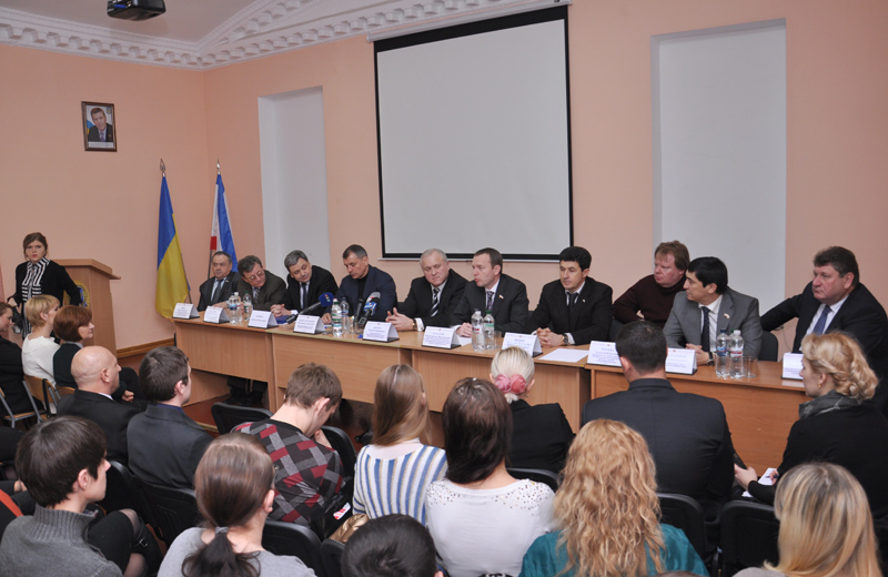 Члены Президиума Верховной Рады АРК пообщались с крымскими студентами-юристами