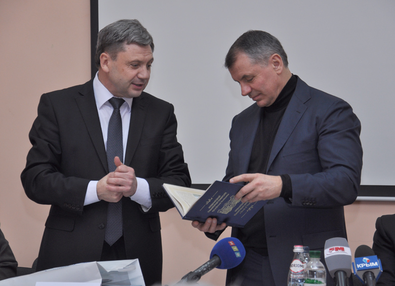 Члены Президиума Верховной Рады АРК пообщались с крымскими студентами-юристами