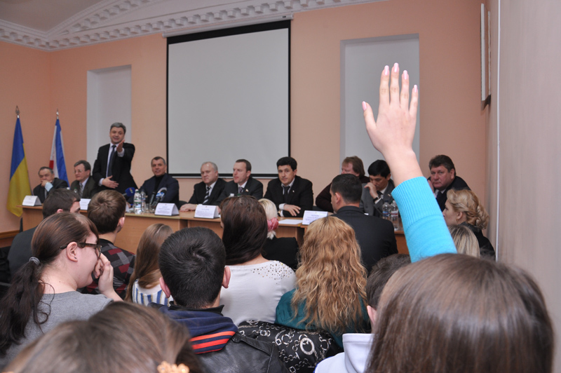 Члены Президиума Верховной Рады АРК пообщались с крымскими студентами-юристами