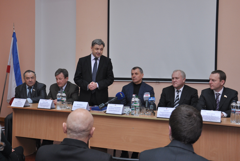 Члены Президиума Верховной Рады АРК пообщались с крымскими студентами-юристами