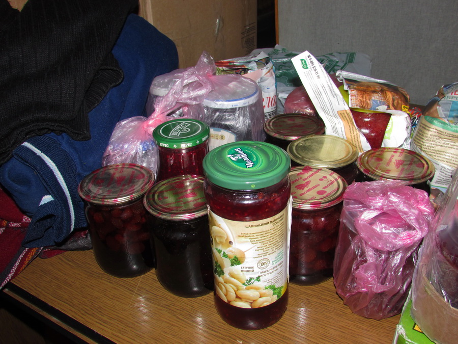 Из Симферополя в Киев отправили вещи и еду для крымских солдат и бойцов «Беркута»