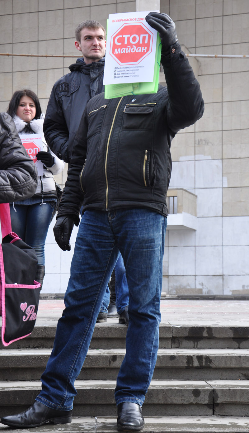 В Симферополе состоялся флешмоб «Стоп майдан»