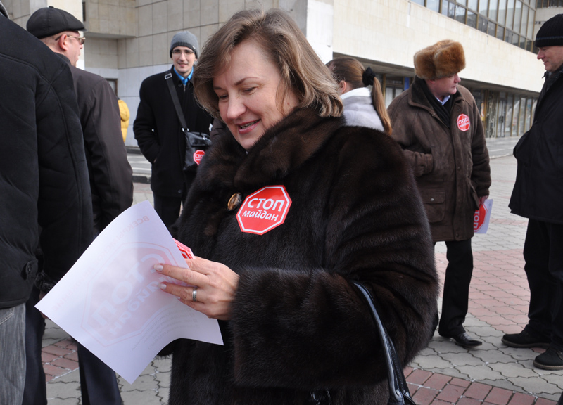 В Симферополе состоялся флешмоб «Стоп майдан»