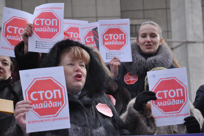 В Симферополе состоялся флешмоб «Стоп майдан»