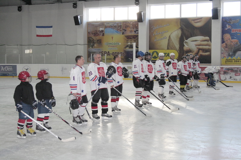 В Симферополе прошел первый матч крымской хоккейной лиги