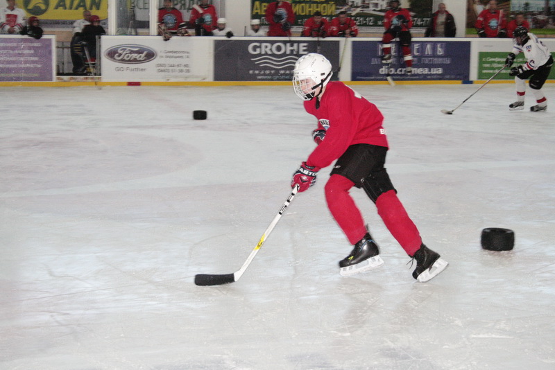 В Симферополе прошел первый матч крымской хоккейной лиги