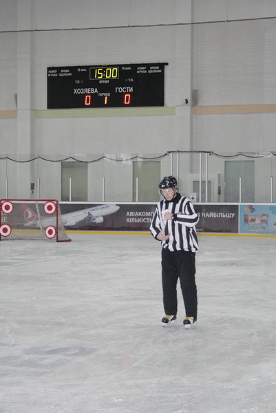 В Симферополе прошел первый матч крымской хоккейной лиги