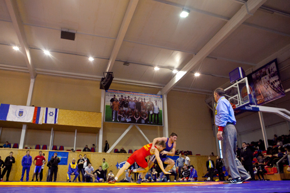В Севастополе проходит турнир по вольной борьбе