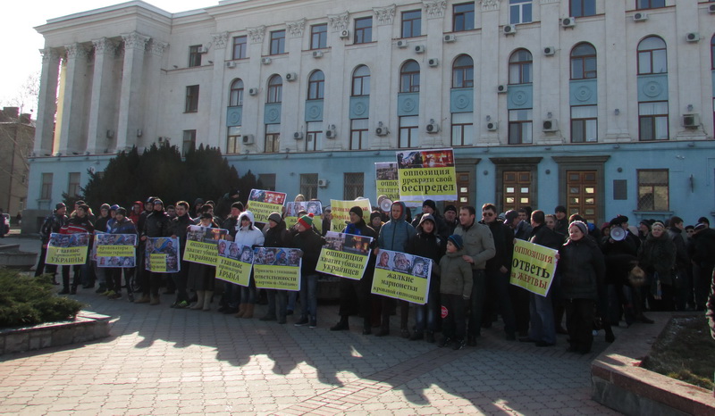В Симферополе прошла акция против беспорядков в Киеве