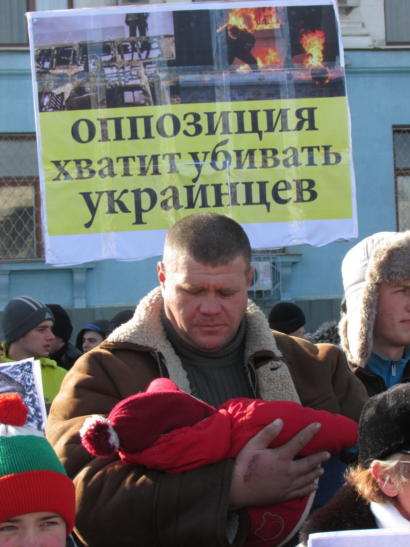 В Симферополе прошла акция против беспорядков в Киеве