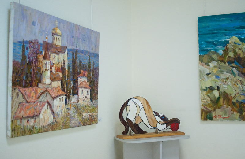 В Севастополе проходит выставка крымских пейзажей