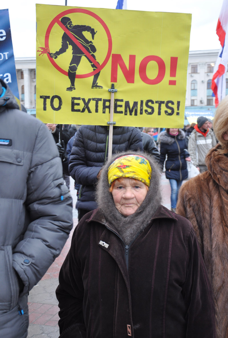 Около 2 тыс. крымчан отправились в Киев поддержать власть