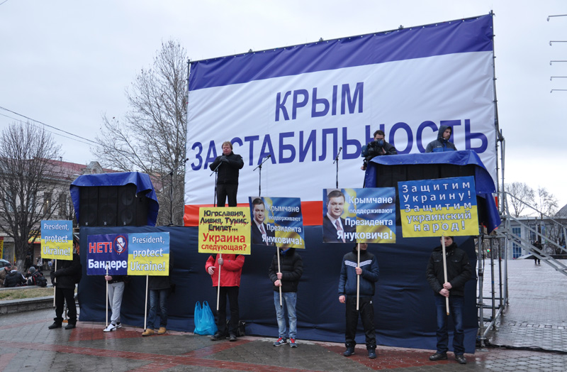 Около 2 тыс. крымчан отправились в Киев поддержать власть