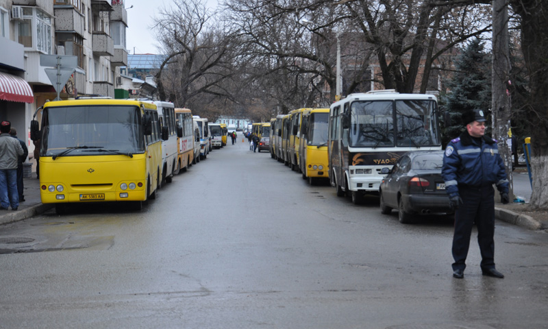 Около 2 тыс. крымчан отправились в Киев поддержать власть