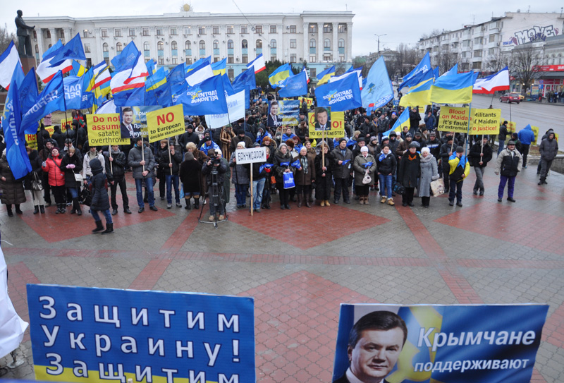 Около 2 тыс. крымчан отправились в Киев поддержать власть
