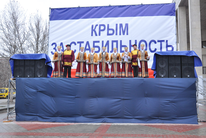 Около 2 тыс. крымчан отправились в Киев поддержать власть