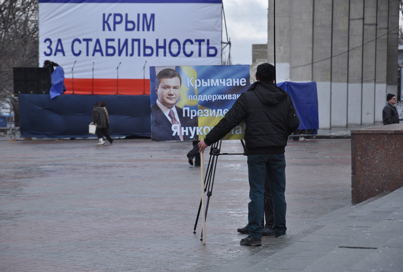 Около 2 тыс. крымчан отправились в Киев поддержать власть