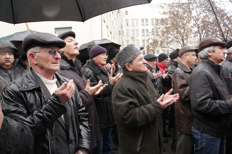 Крымские татары провели митинг в Симферополе 