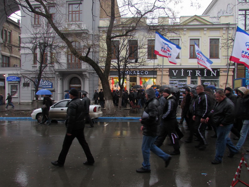 Возле Верховной Рады АРК прошел митинг в поддержку власти