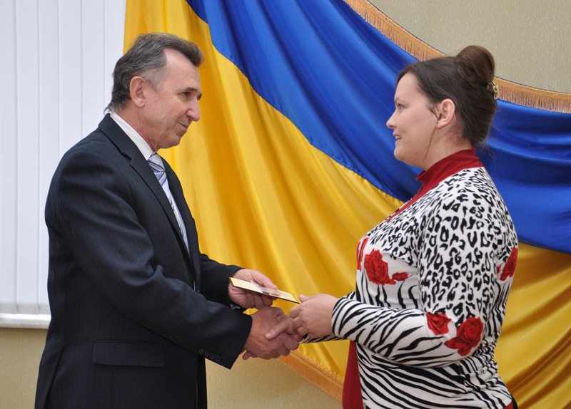 В Крыму 20 многодетных крымчанок получили звания «Мать-героиня»