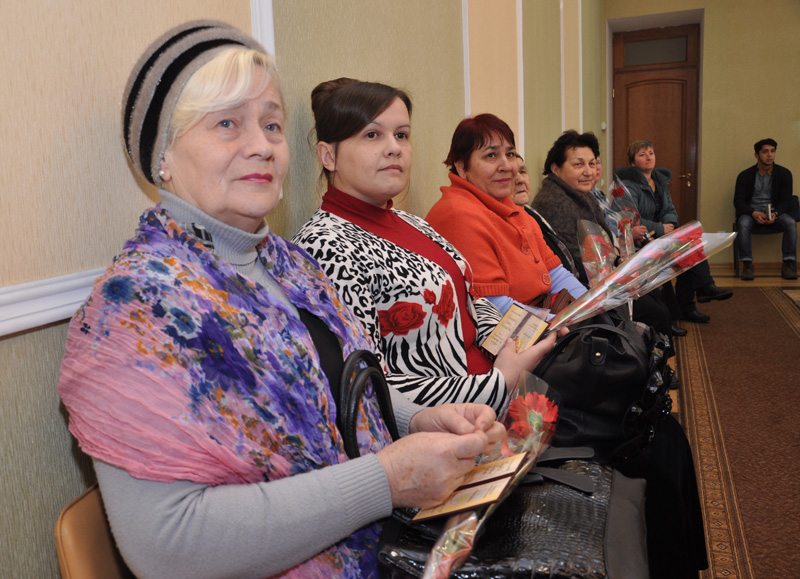 В Крыму 20 многодетных крымчанок получили звания «Мать-героиня»