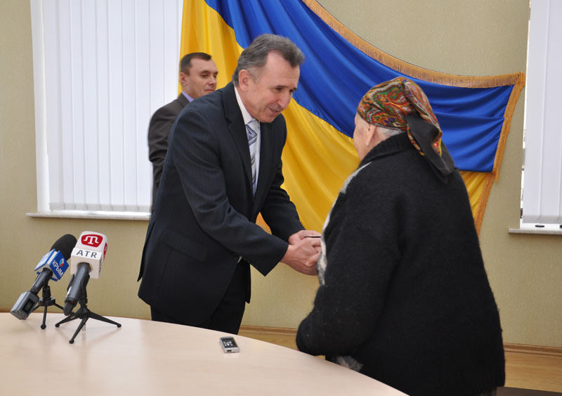 В Крыму 20 многодетных крымчанок получили звания «Мать-героиня»