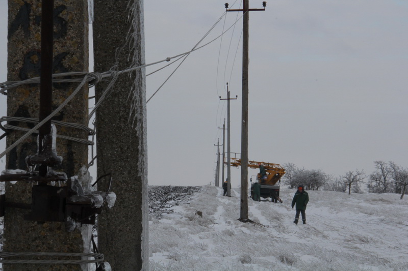 Крымский премьер осмотрел ход восстановительных работ в Сакском районе
