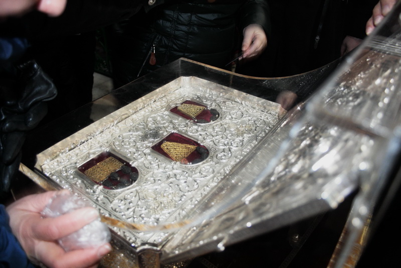 В Симферополе тысячи паломников приходят поклониться Дарам волхвов