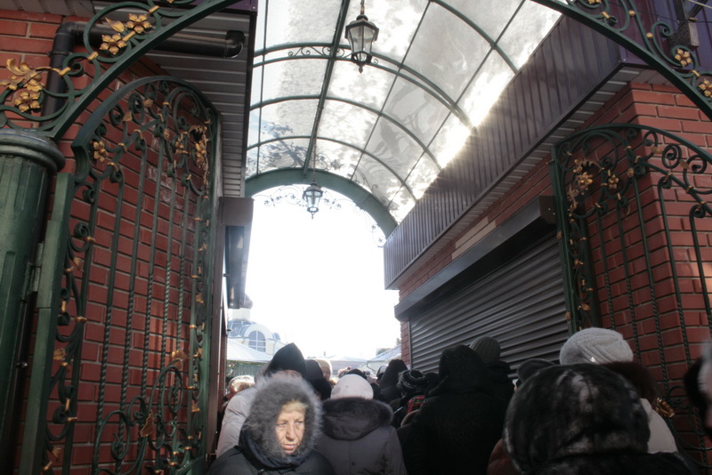 В Симферополе тысячи паломников приходят поклониться Дарам волхвов