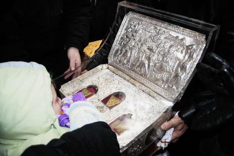 В Симферополе тысячи паломников приходят поклониться Дарам волхвов