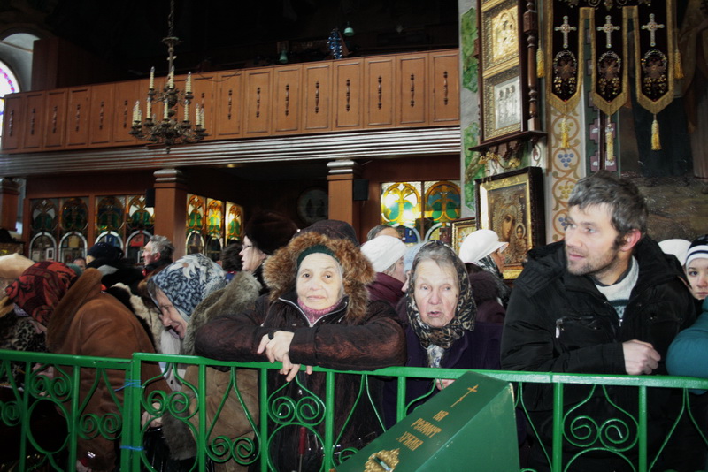 В Симферополе тысячи паломников приходят поклониться Дарам волхвов